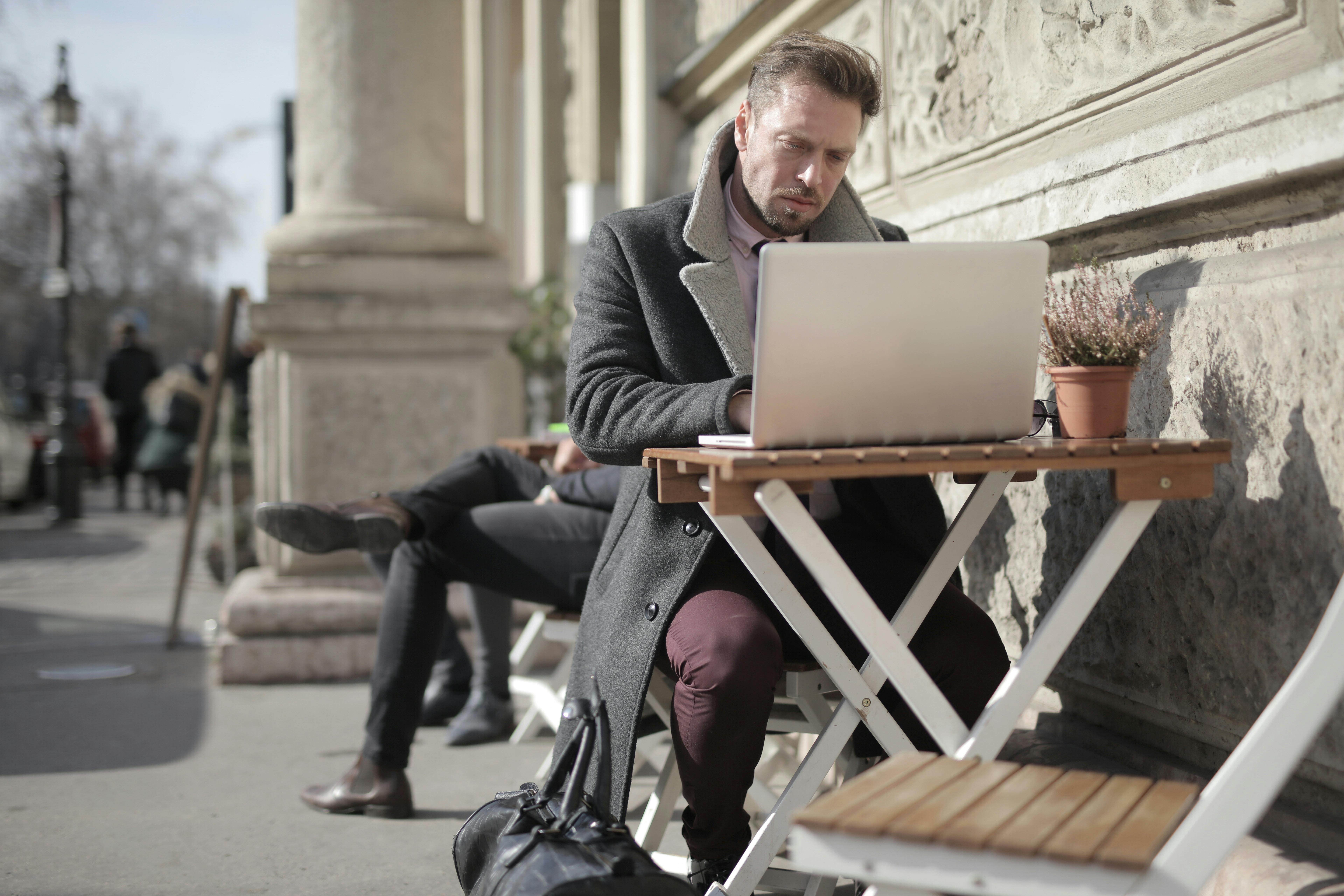 6 Shifts in SaaS Support: From Chatbots to Agentic Support Systems